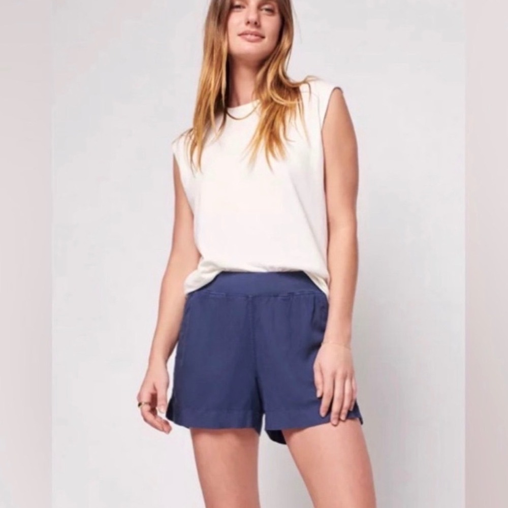 Faherty Arlie Day Shorts in Navy Blue Tencel Linen Elastic Waist - Medium